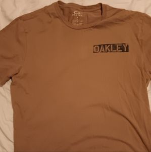 Oakley t-shirt